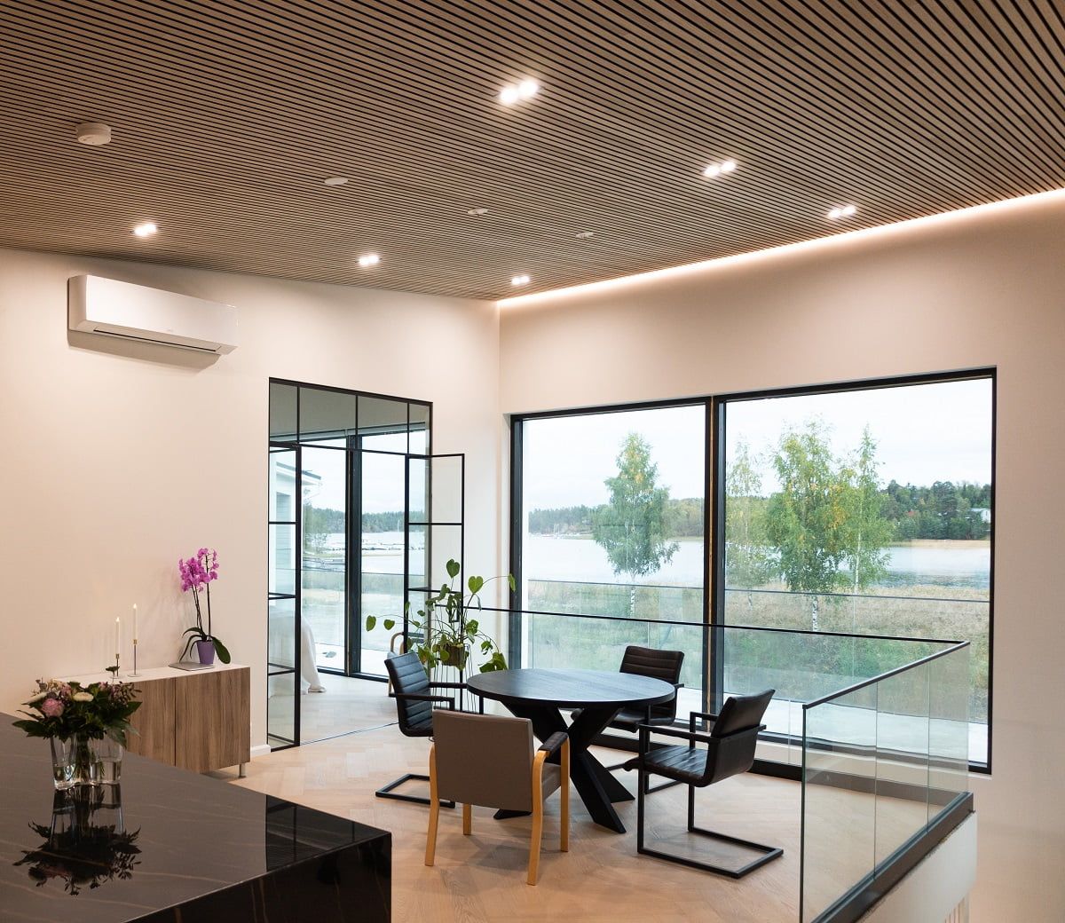 The luminaires are symmetrically arranged in the space to provide uniform general lighting. © LedStore.fi